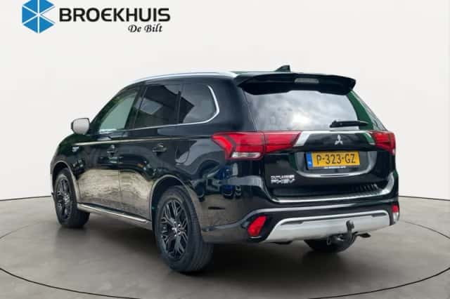 Mitsubishi Outlander (2021) thumbnail 3