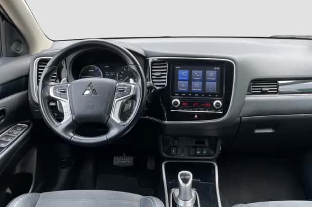 Mitsubishi Outlander (2021) thumbnail 4
