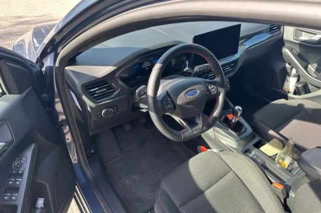 Ford Focus (2022) thumbnail 6