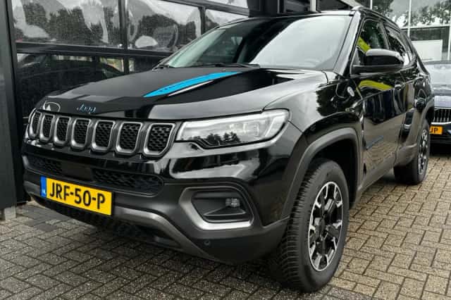 Jeep Compass (2024) thumbnail 2