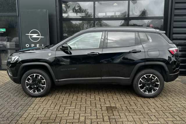 Jeep Compass (2024) thumbnail 3