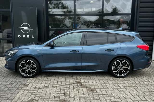 Ford Focus (2021) thumbnail 3