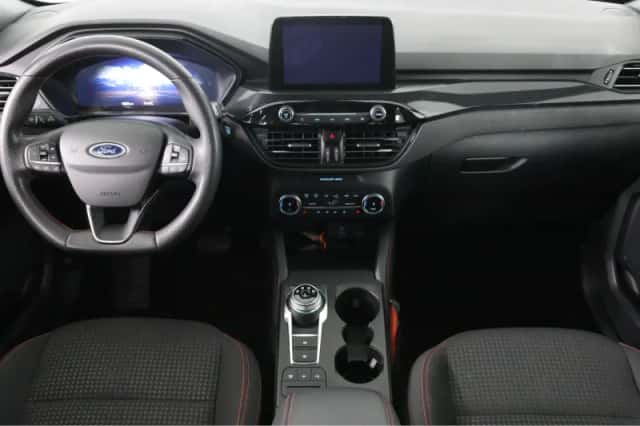 Ford Kuga (2023) thumbnail 3