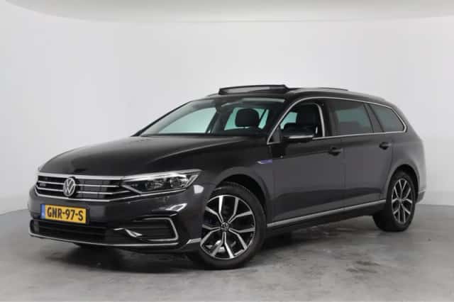 Volkswagen Passat (2021) thumbnail 1