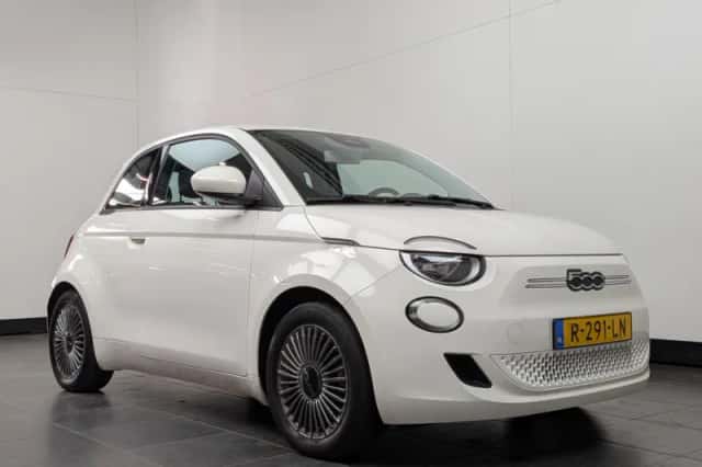 Fiat 500 (2022) thumbnail 2