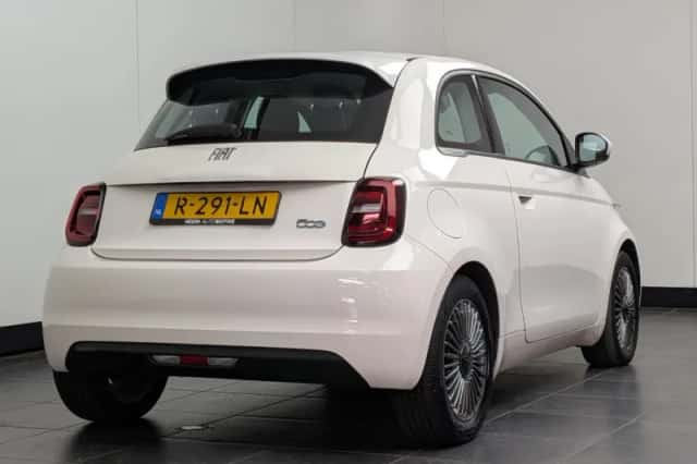 Fiat 500 (2022) thumbnail 3