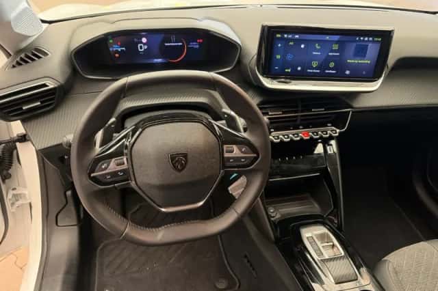 Peugeot 208 (2024) thumbnail 2