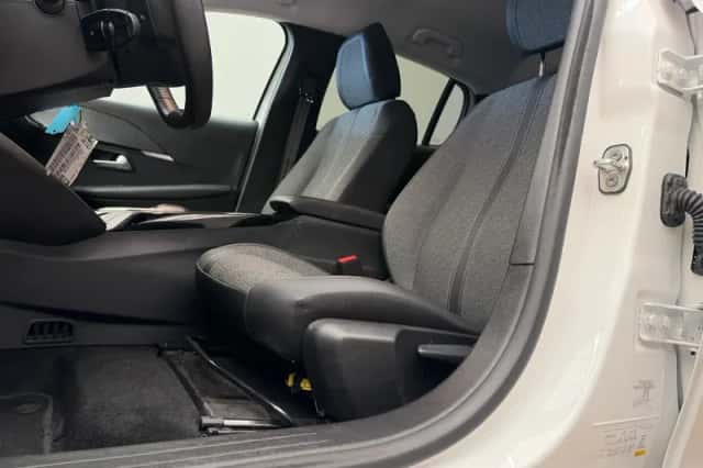 Peugeot 208 (2024) thumbnail 3
