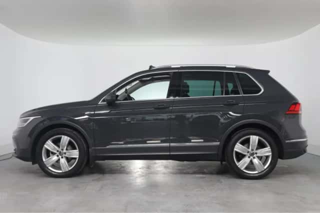 Volkswagen Tiguan (2022) thumbnail 2