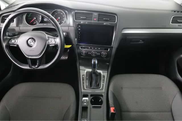Volkswagen e-Golf (2018) thumbnail 5