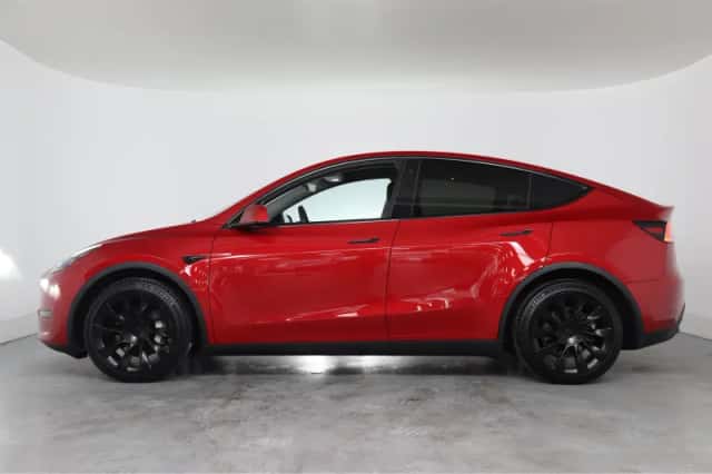Tesla Model Y (2021) thumbnail 3