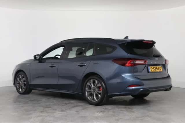 Ford Focus (2023) thumbnail 3