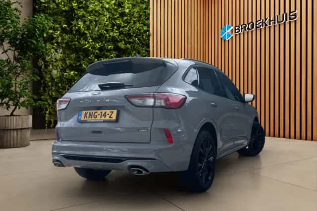 Ford Kuga (2023) thumbnail 2