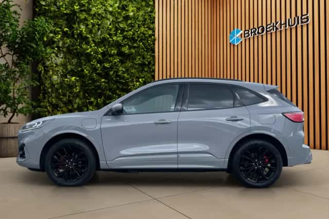 Ford Kuga (2023) thumbnail 3