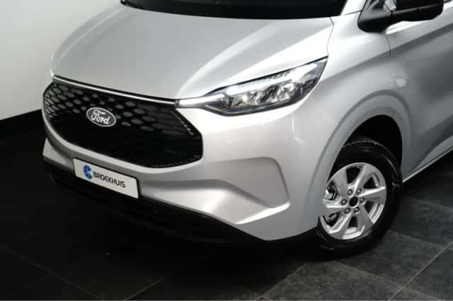 Ford E-Transit (2026) thumbnail 4