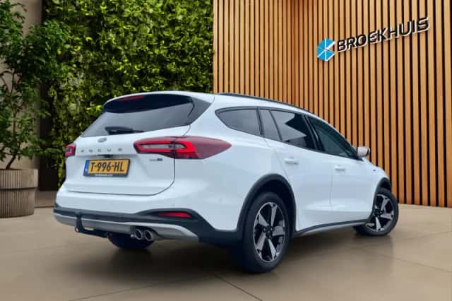 Ford Focus (2022) thumbnail 2