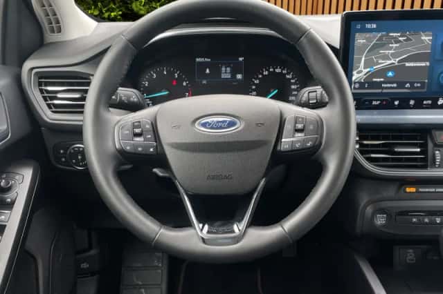 Ford Focus (2022) thumbnail 6