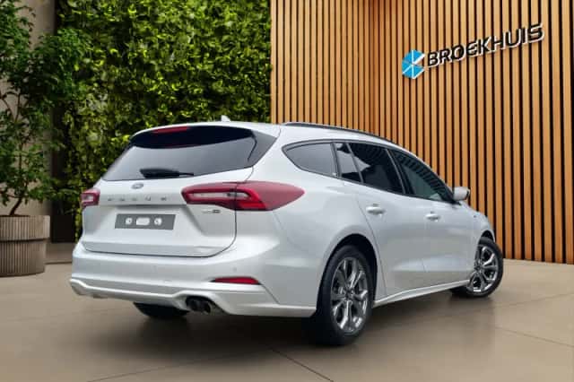 Ford Focus (2023) thumbnail 2