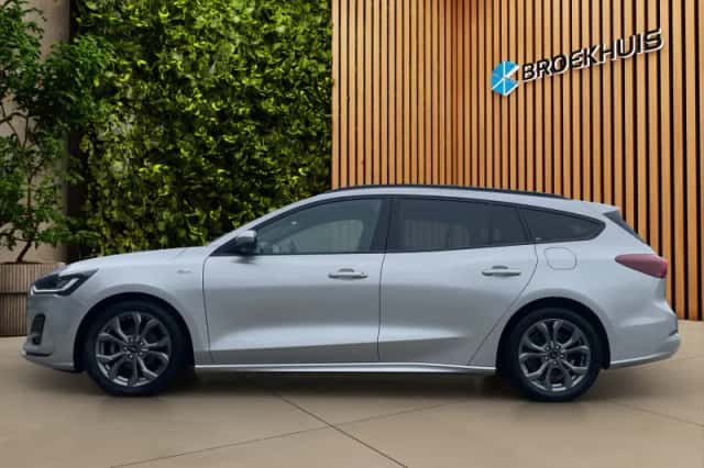 Ford Focus (2023) thumbnail 3