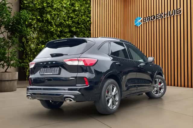 Ford Kuga (2023) thumbnail 2