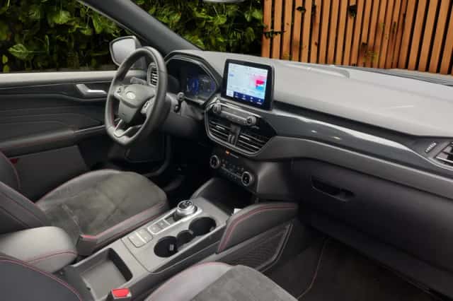 Ford Kuga (2023) thumbnail 4