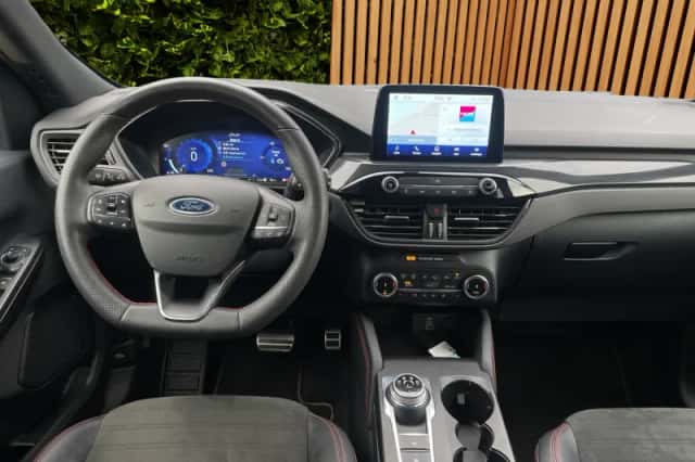 Ford Kuga (2023) thumbnail 5