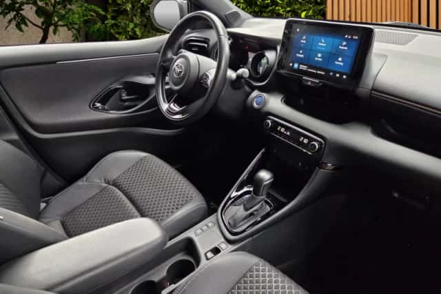 Toyota Yaris (2022) thumbnail 3