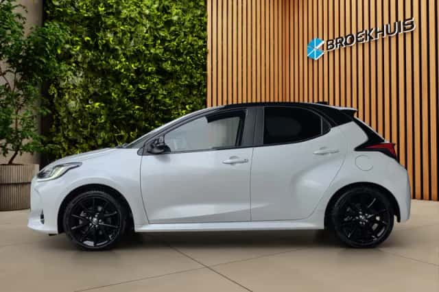 Toyota Yaris (2022) thumbnail 4