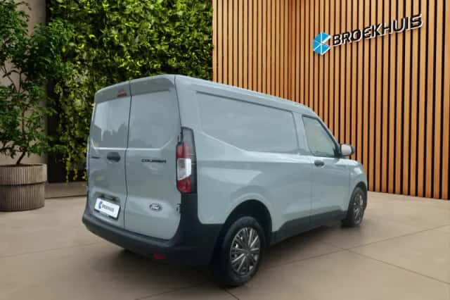 Ford Transit Courier (2024) thumbnail 2