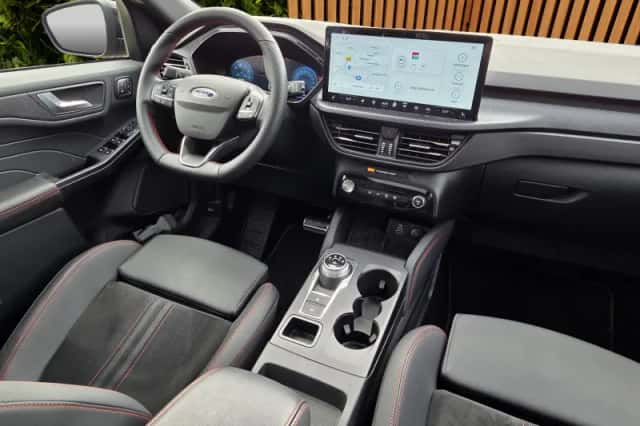 Ford Kuga (2025) thumbnail 3