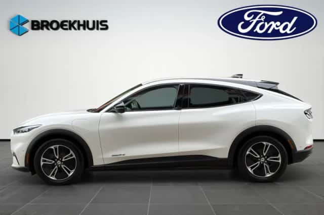 Ford Mustang Mach-E (2024) thumbnail 2