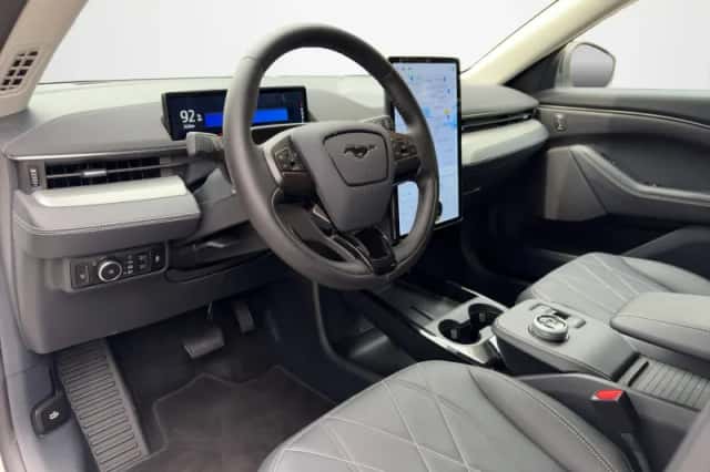 Ford Mustang Mach-E (2024) thumbnail 4