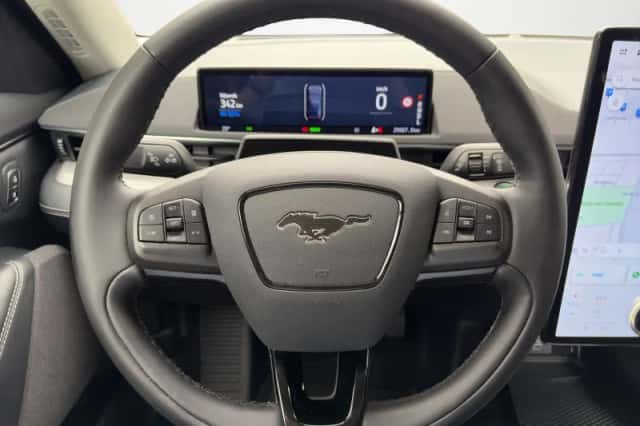 Ford Mustang Mach-E (2024) thumbnail 6