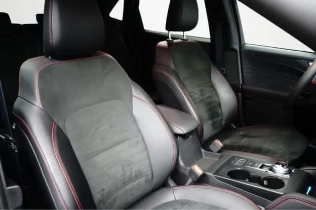 Ford Kuga (2023) thumbnail 5