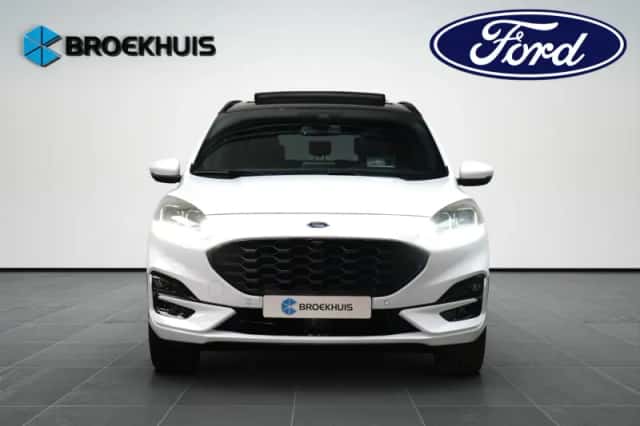 Ford Kuga (2023) thumbnail 2