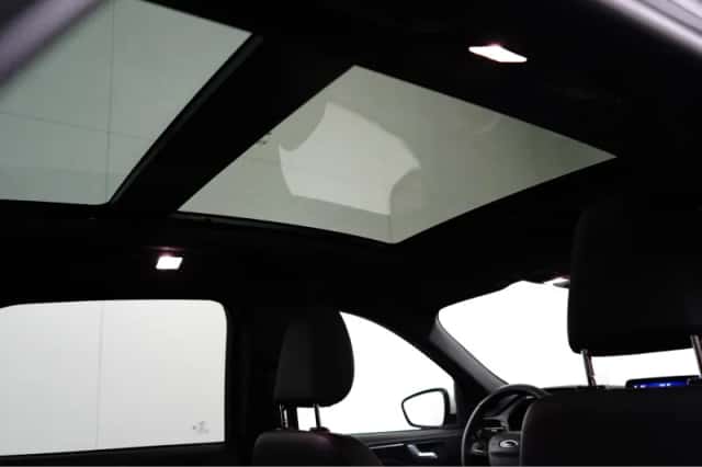 Ford Kuga (2023) thumbnail 5