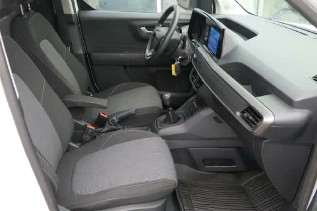 Ford Transit Courier (2024) thumbnail 6