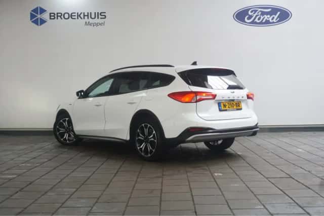 Ford Focus (2021) thumbnail 6