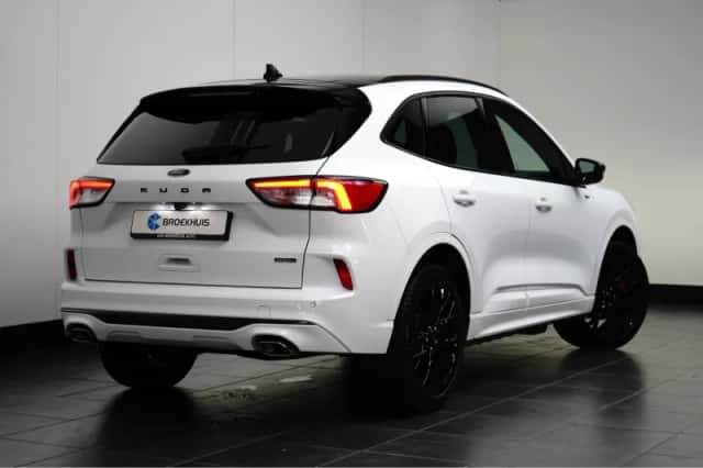 Ford Kuga (2023) thumbnail 4