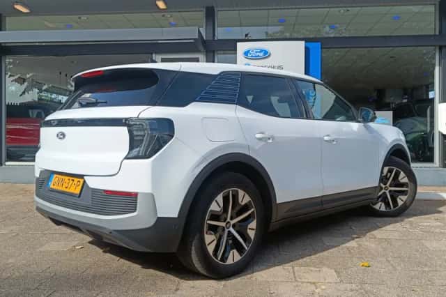 Ford Explorer (2024) thumbnail 2