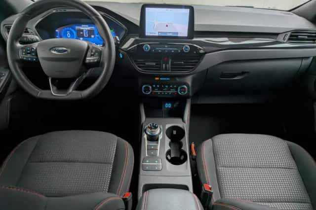Ford Kuga (2022) thumbnail 2