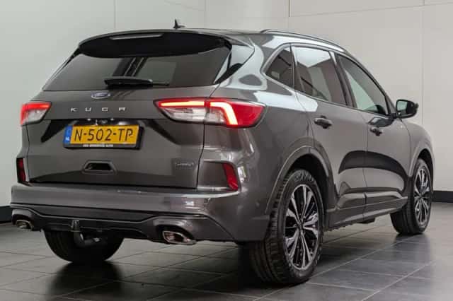 Ford Kuga (2022) thumbnail 3