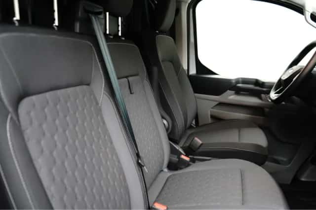 Ford E-Transit Custom (2026) thumbnail 6