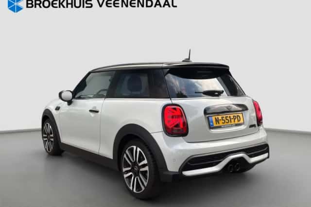 MINI Cooper S (2021) thumbnail 2