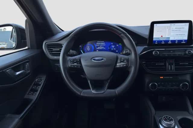 Ford Kuga (2022) thumbnail 2