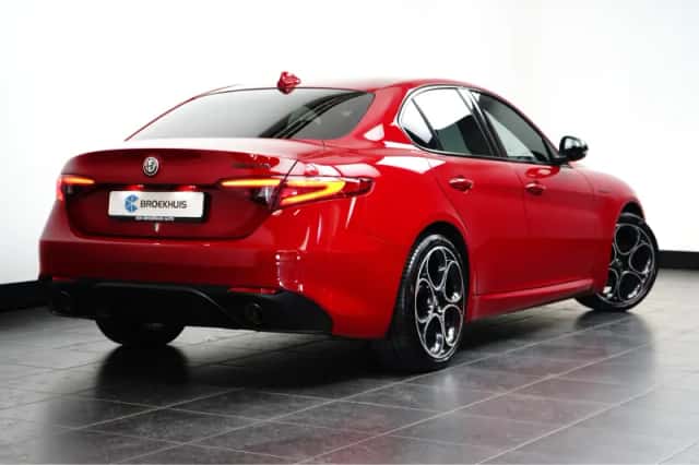 Alfa Romeo Giulia (2021) thumbnail 3