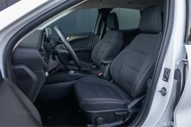 Ford Kuga (2022) thumbnail 4