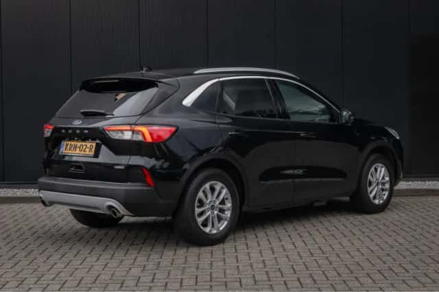 Ford Kuga (2023) thumbnail 2