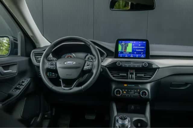 Ford Kuga (2023) thumbnail 3