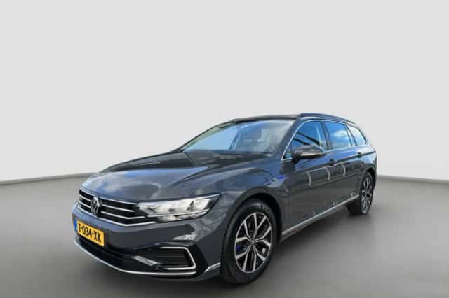 Volkswagen Passat (2021) thumbnail 1